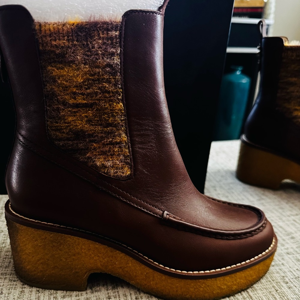COACH BOOTS size 9